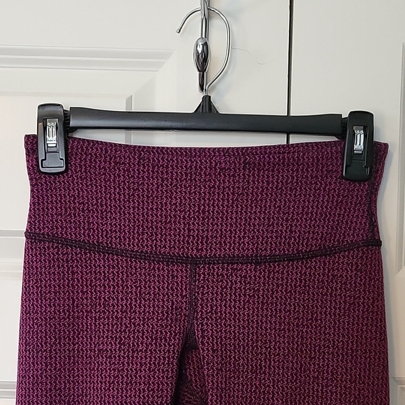 Lululemon Wunder Under Crop III Teeny Tooth Deep Fuchsia Black Leggings Size 4 - Picture 4 of 5